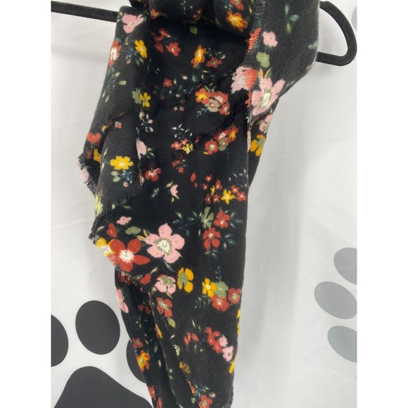Inc NWT International Concepts Floral Print Triangle Scarf Fringe Black OS New - Picture 4 of 10